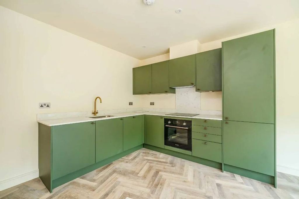 Property photo 1 of 7 2 Bed End Terrace To Rent Church Road, London W7.