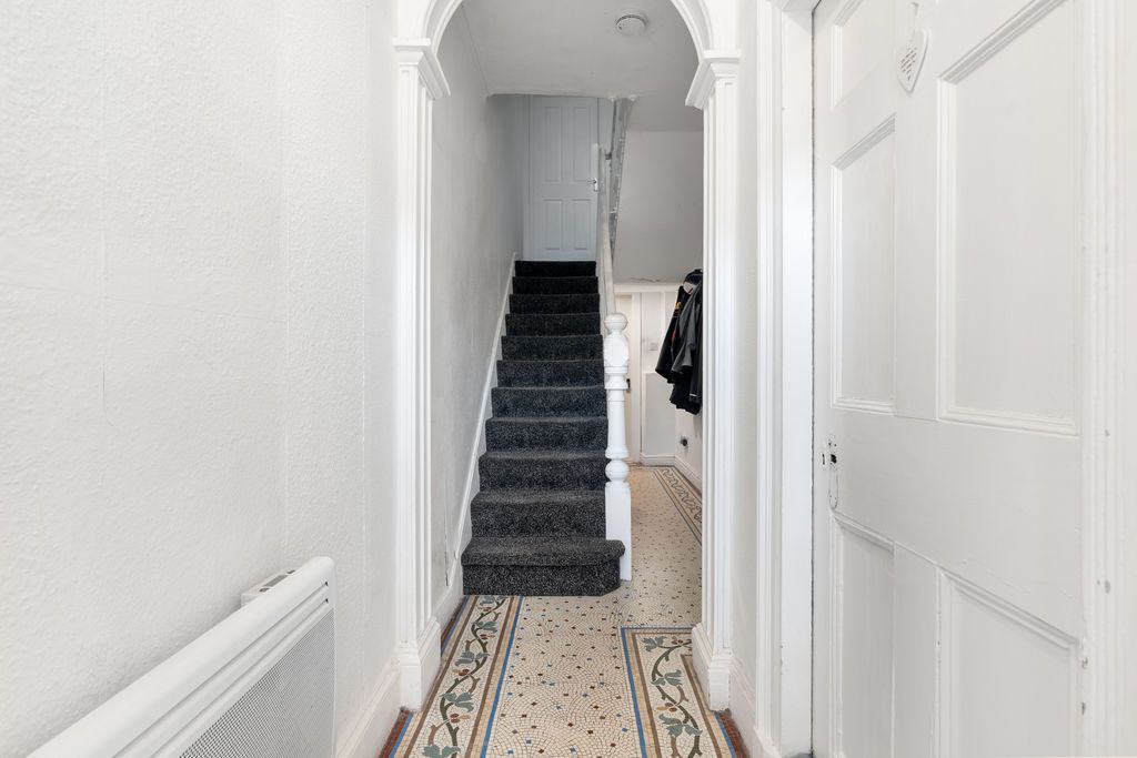 Property photo 2 of 24 5 Peel Road