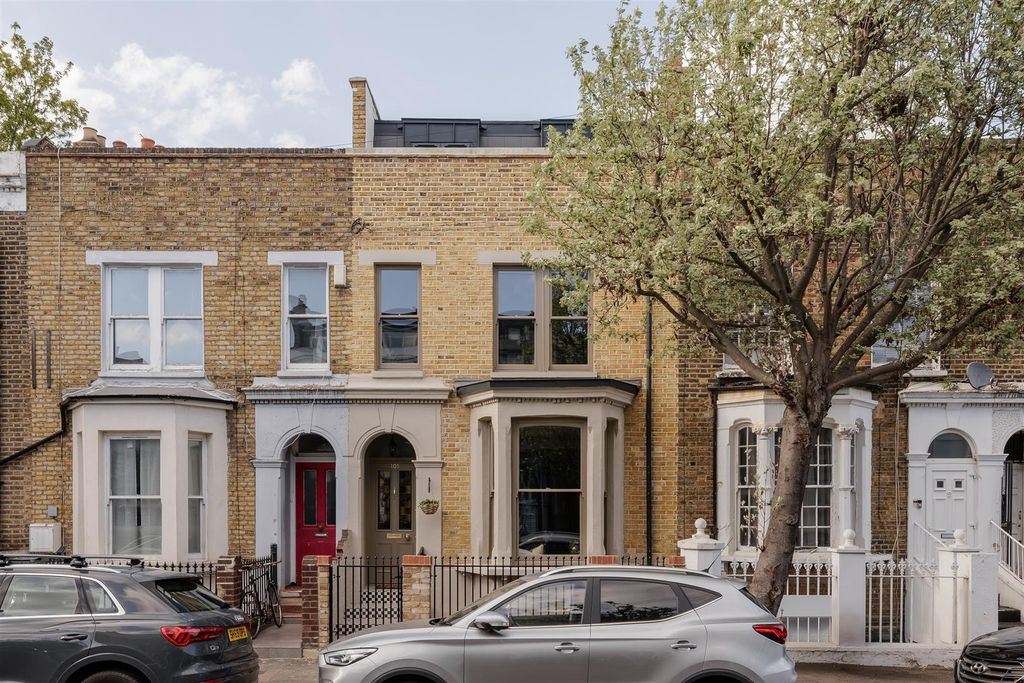 Property photo 1 of 51 Glenarm Road, E5
