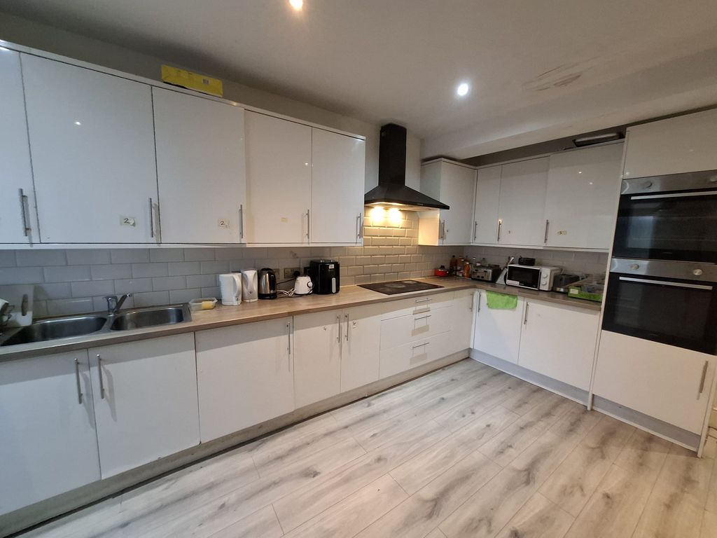 Property photo 2 of 5 Whatsapp Image 2025-11-19 At 14.55.56_9d75Bc51