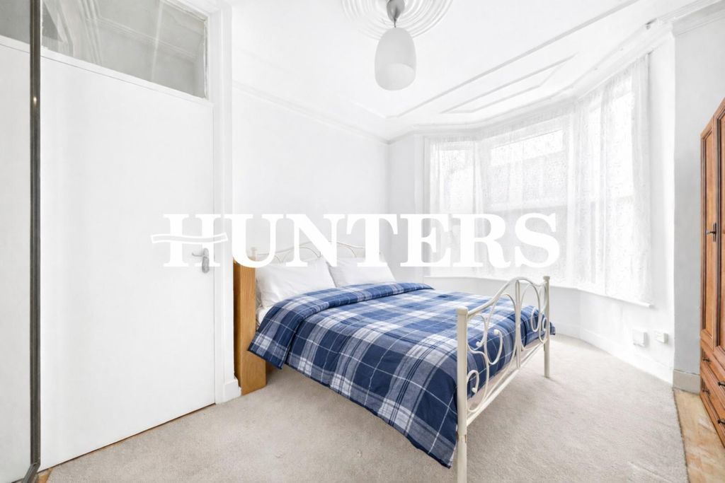 Property photo 2 of 11 Bed Made 2.Jpg