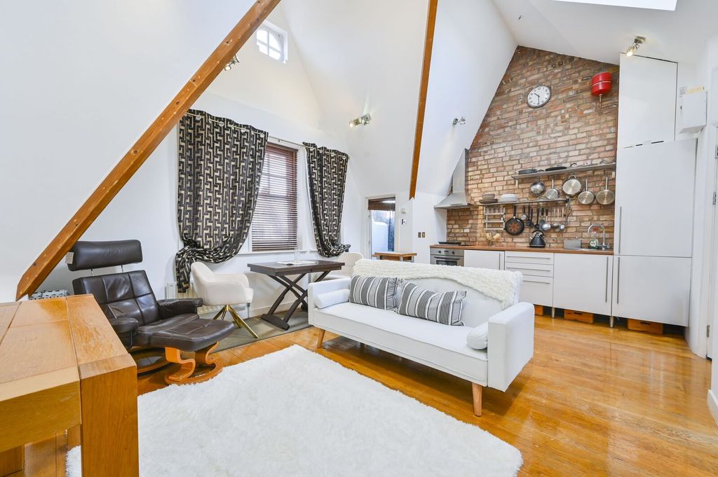 Property photo 2 of 9