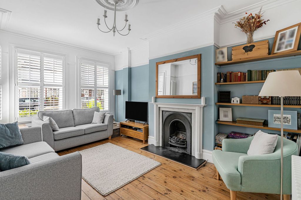 Property photo 2 of 27