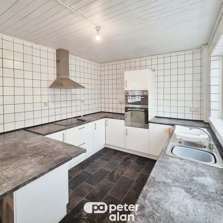 Property photo 2 of 19 Image