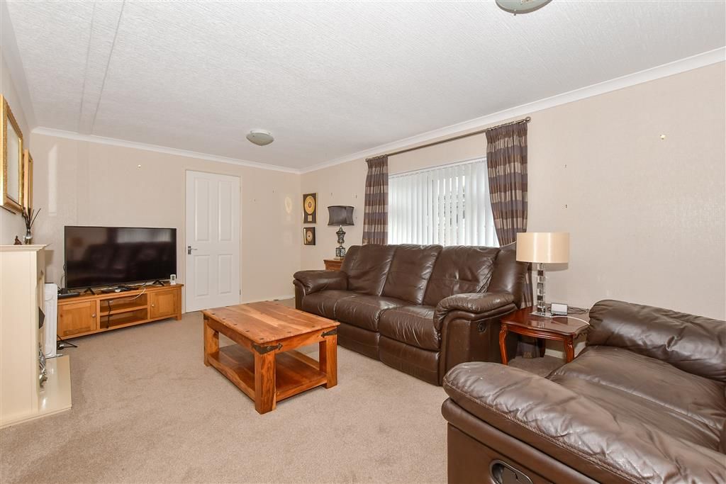 Property photo 3 of 9 Lounge