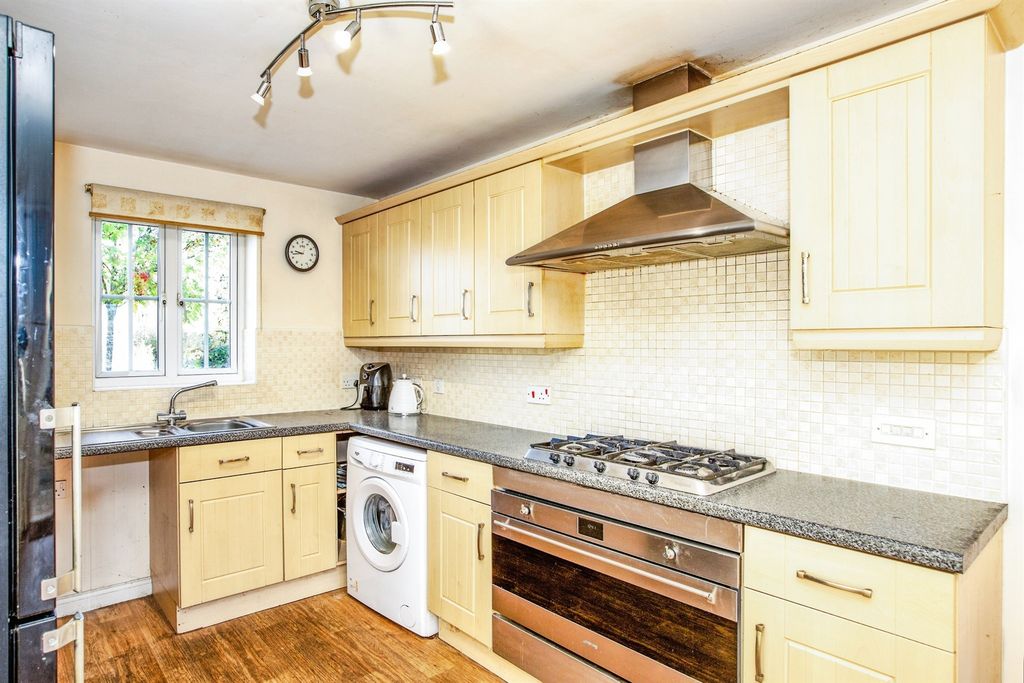 Property photo 2 of 17