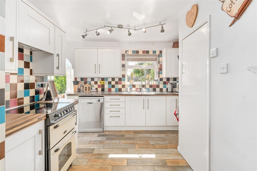 Property photo 3 of 16 109 Bloxham Road, Banbury-11.Jpg