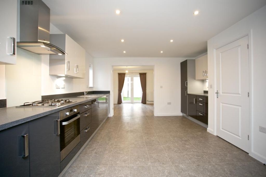 Property photo 2 of 11 Kitchen
