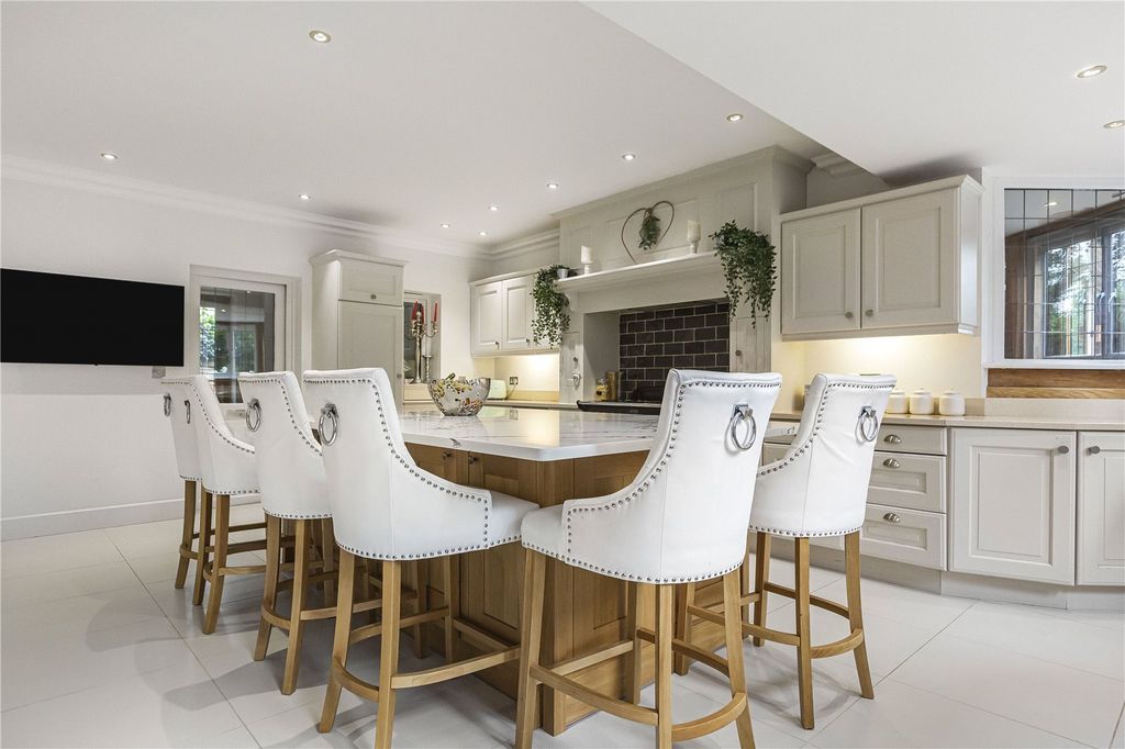 Property photo 2 of 39 Picture No. 36