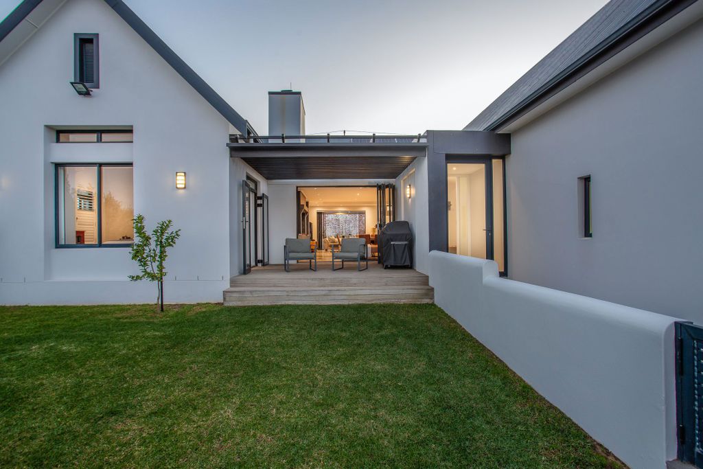 Property photo 2 of 36 Tk1742477