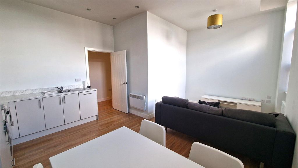 Property photo 2 of 8