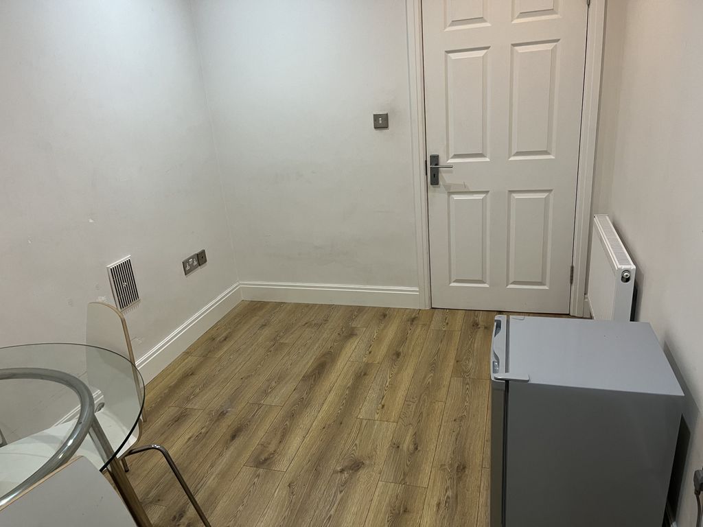 Property photo 3 of 7 Gallery