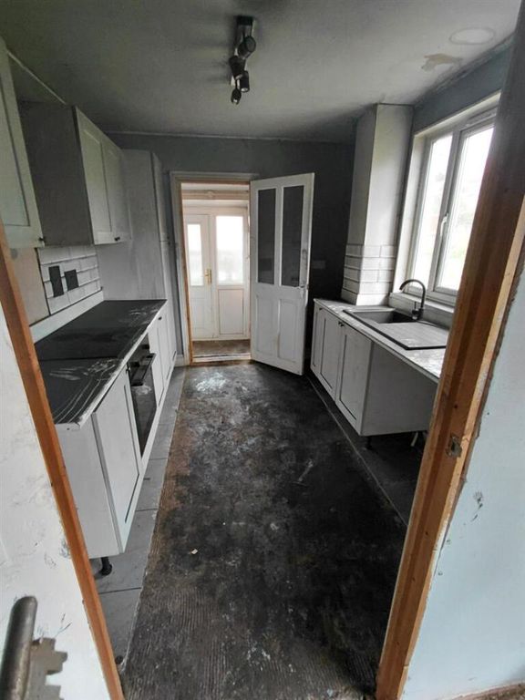 Property photo 2 of 21