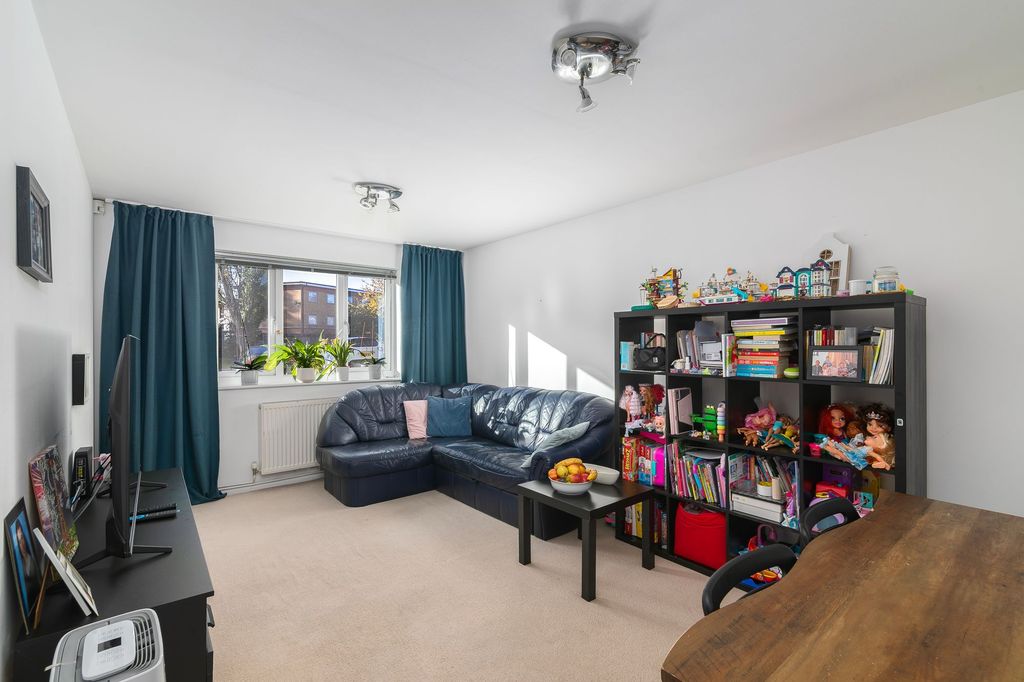 Property photo 3 of 12