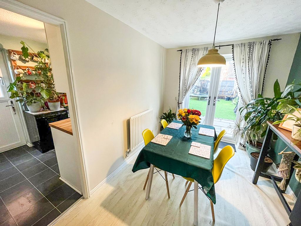 Property photo 3 of 16 Dining Area