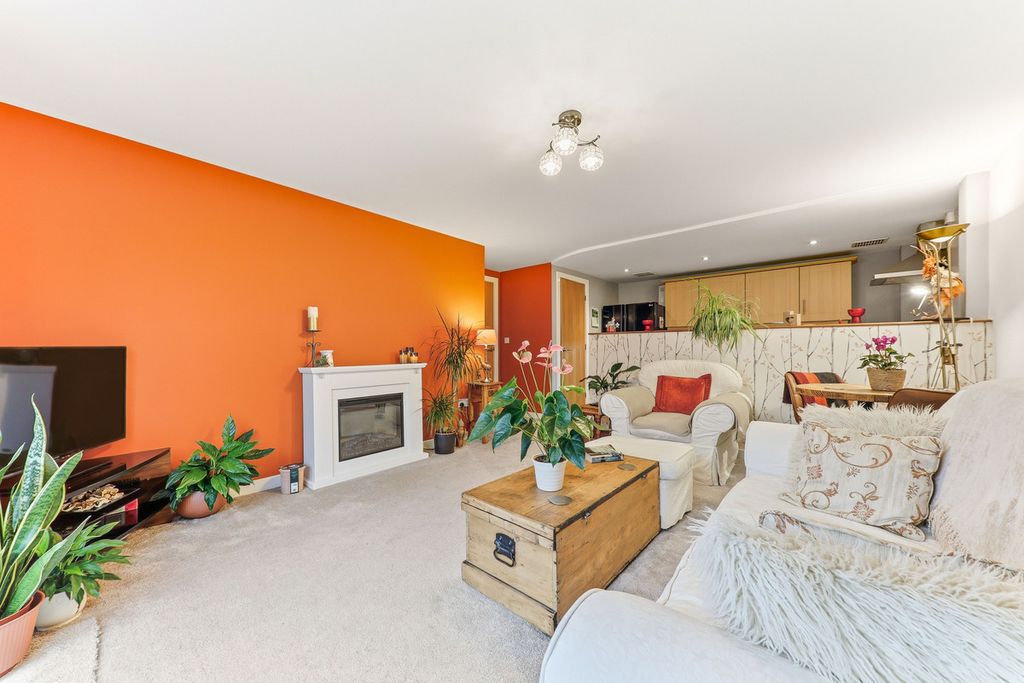 Property photo 3 of 20
