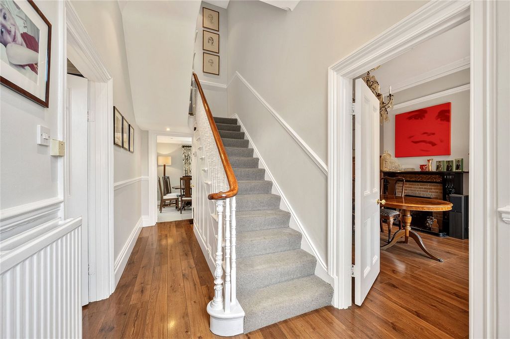 Property photo 2 of 20 Entrance Hall