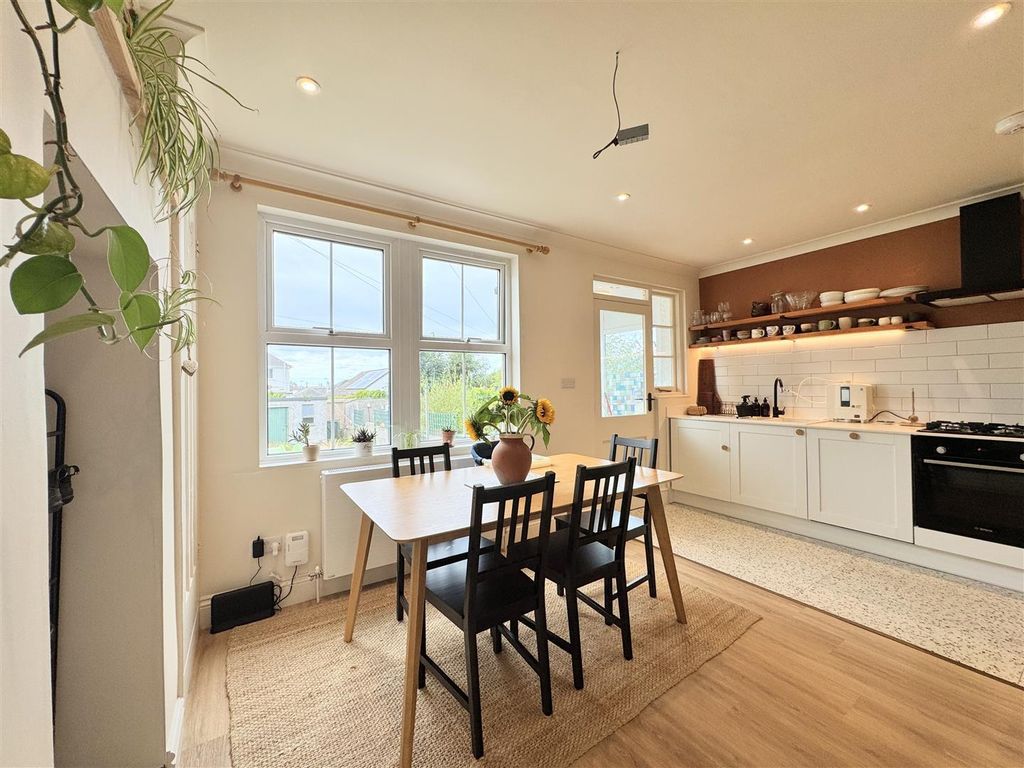 Property photo 3 of 33 Kitchen Diner