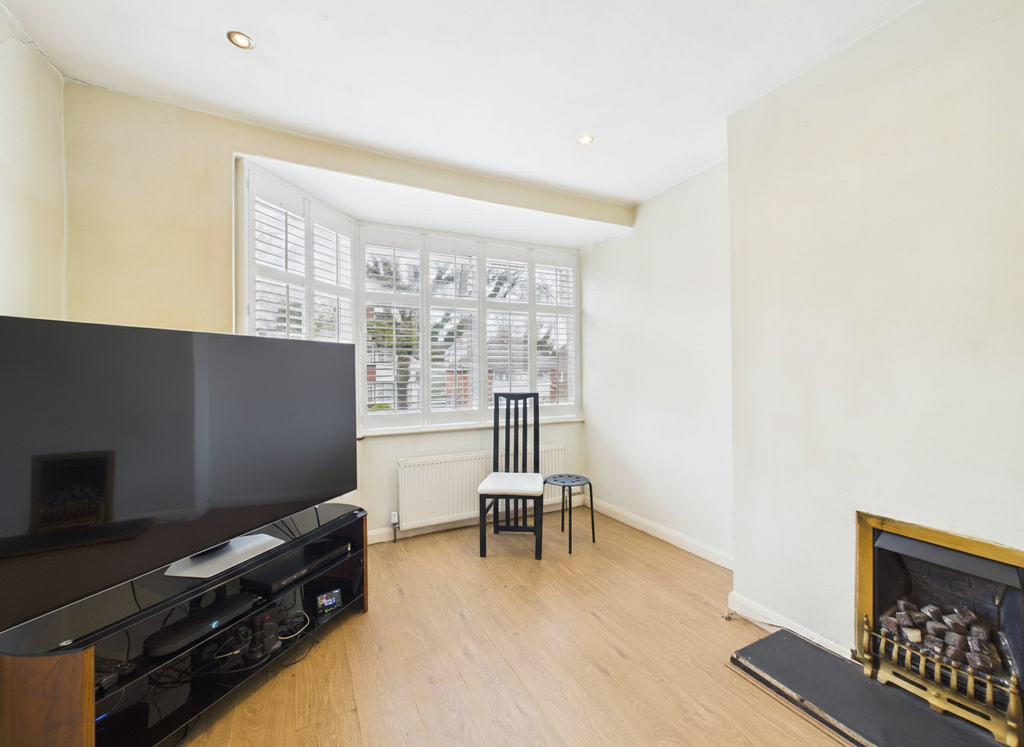 Property photo 2 of 14 Cam01698G0Pr0150Still009001