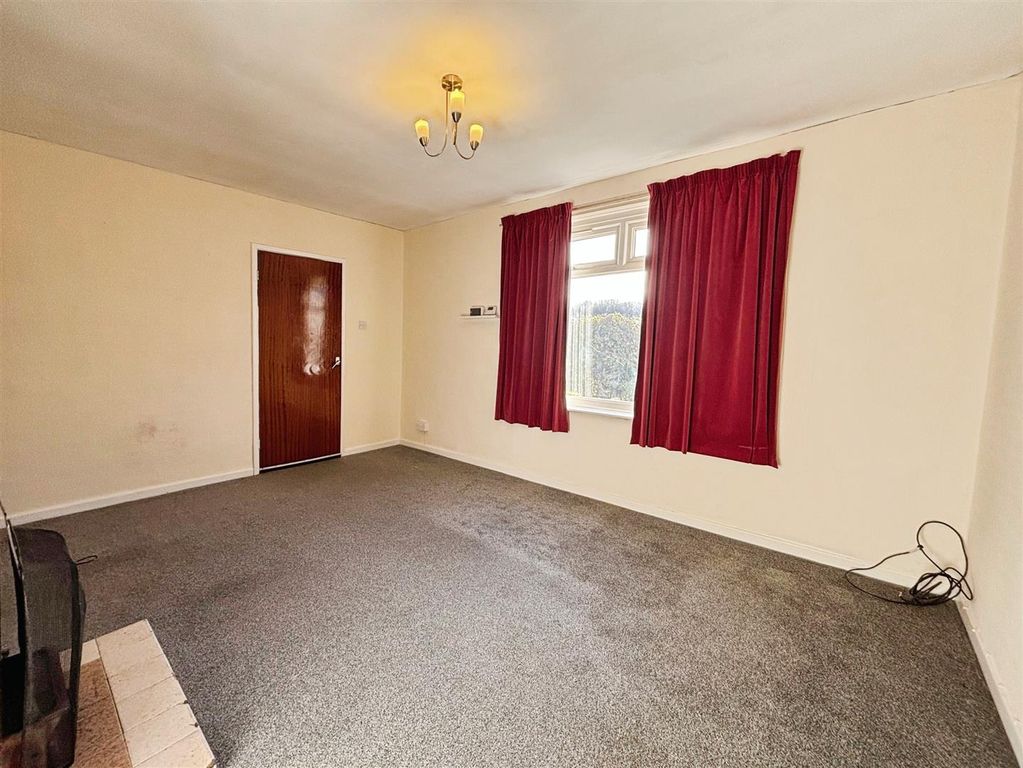 Property photo 3 of 18 Lounge