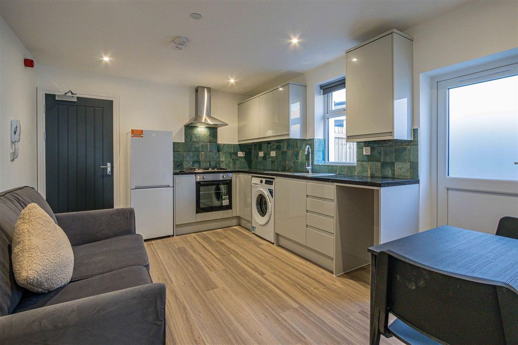 Property photo 2 of 8 Img-4.Jpg