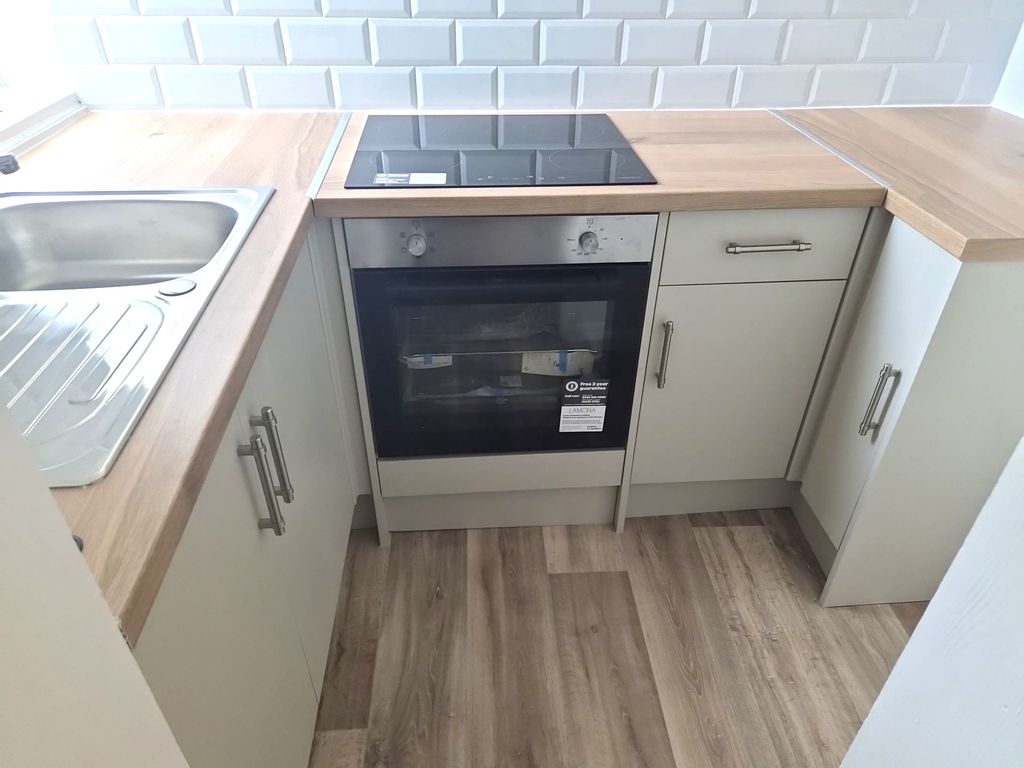 Property photo 1 of 6 Kitchen