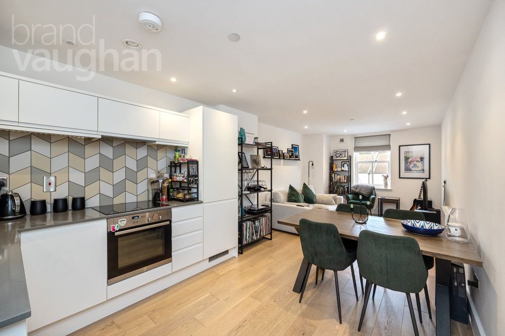 Property photo 2 of 18 Picture No. 03