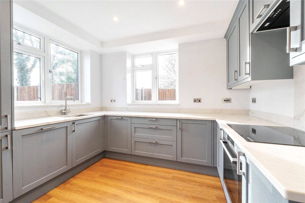 Property photo 3 of 16 Picture No. 13