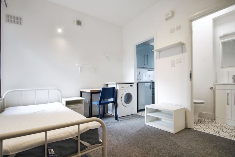 Property photo 1 of 7 Photo 3