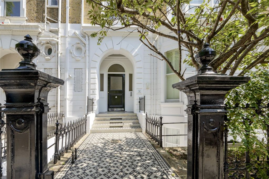 Property photo 1 of 15 Entrance