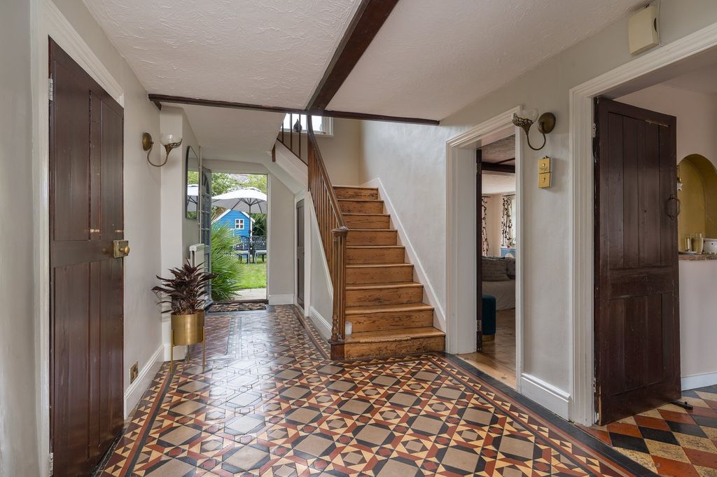 Property photo 2 of 39