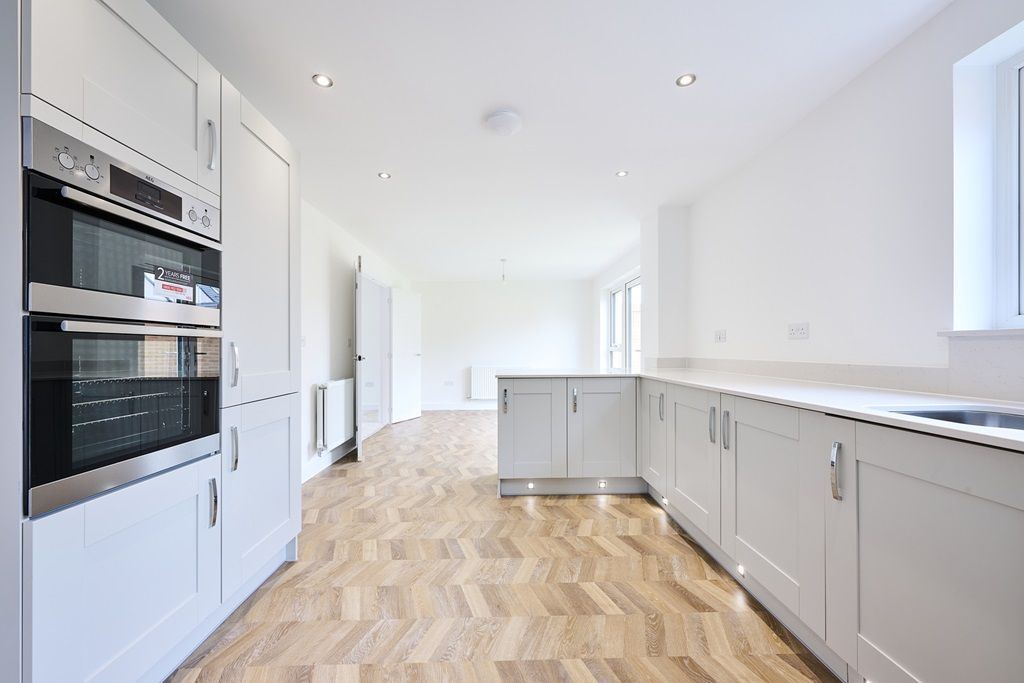 Property photo 2 of 12 With Double Oven And Integrated Appliances
