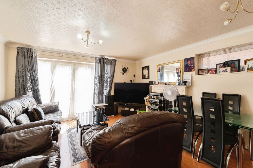 Property photo 2 of 18 Picture