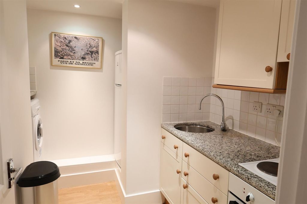 Property photo 3 of 7 Kitchen