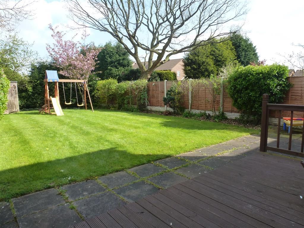 Property photo 2 of 12 Garden