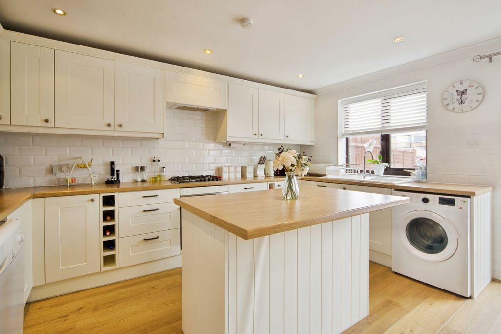 Property photo 2 of 11 Pbox-Img.Jpg