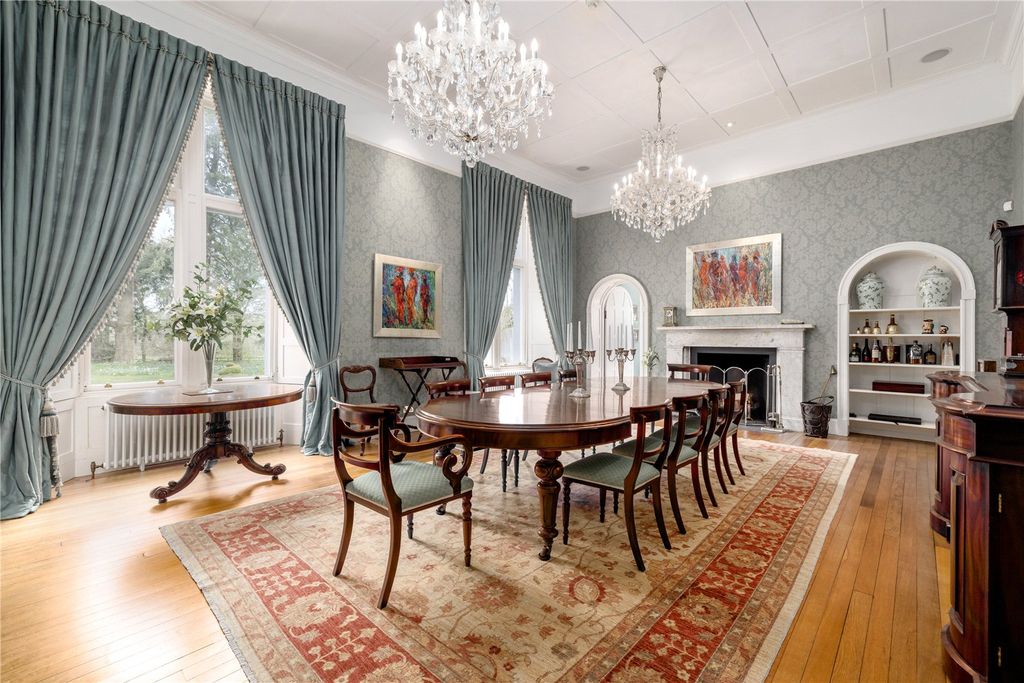 Property photo 3 of 40 Dining Room