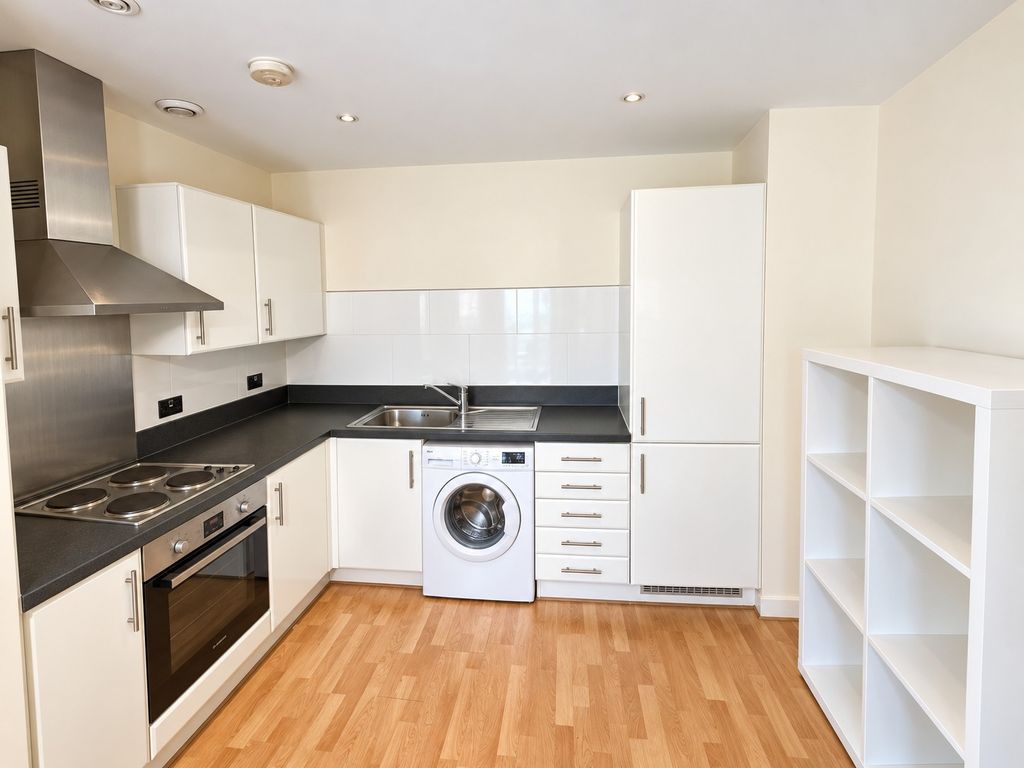 Property photo 3 of 8 Kitchen
