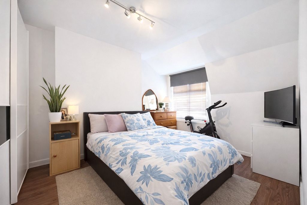 Property photo 3 of 8 Picture No. 18