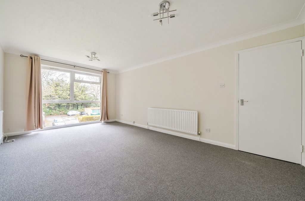 Property photo 2 of 10 Lounge2