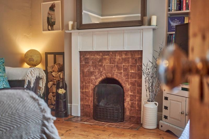 Property photo 3 of 21 Living Room