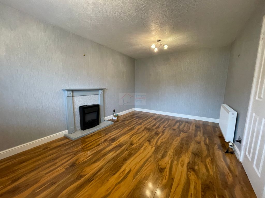 Property photo 3 of 19 Lounge