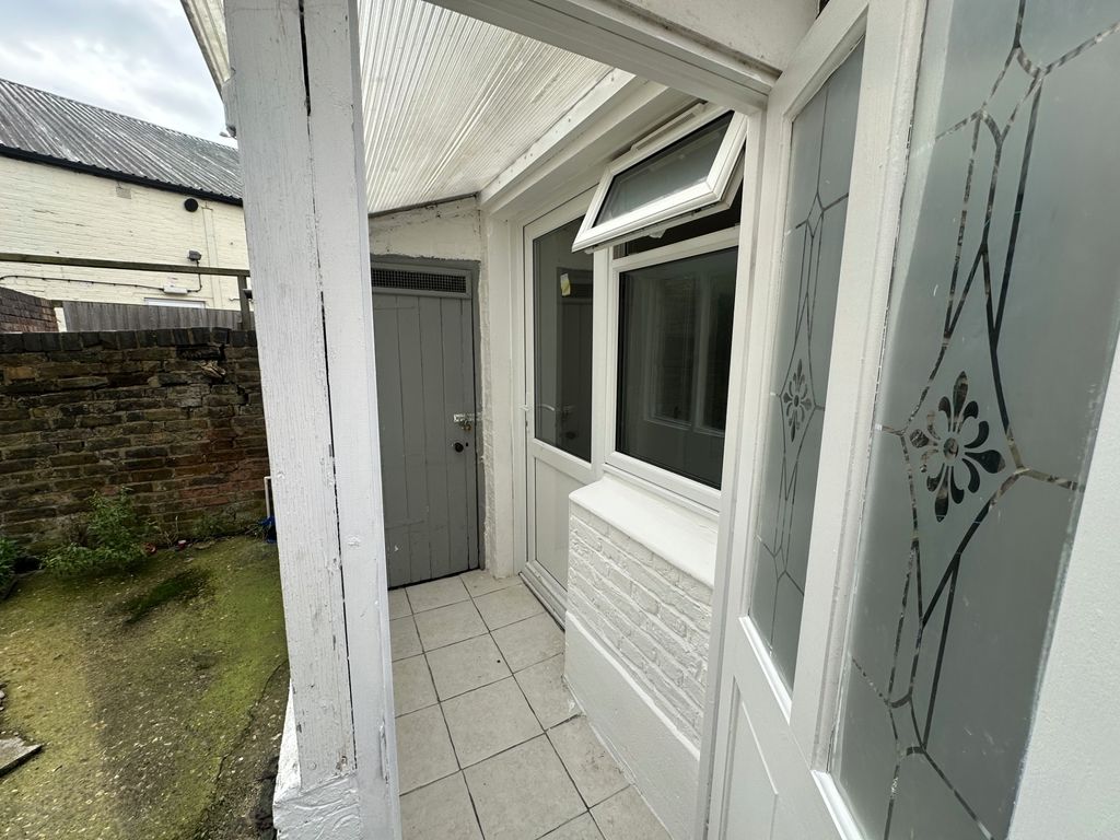 Property photo 3 of 5 Covered Porch/Entrance With Tiled Step And Sideway...