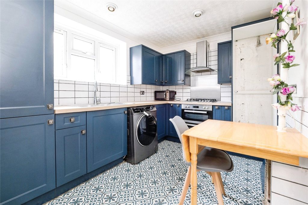 Property photo 2 of 16 Kitchen