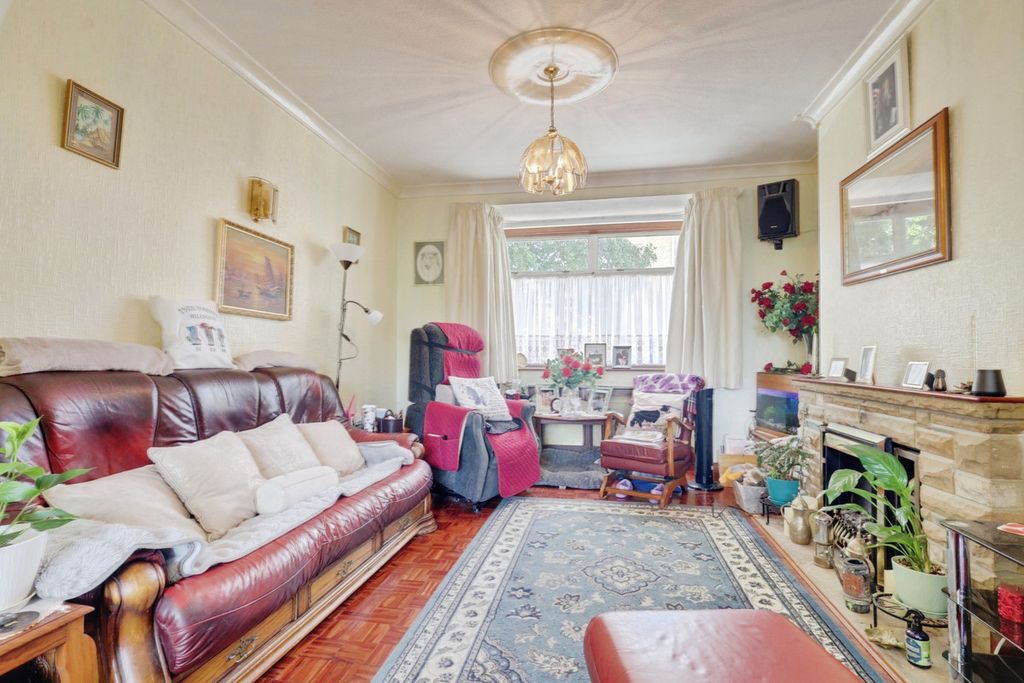 Property photo 3 of 27