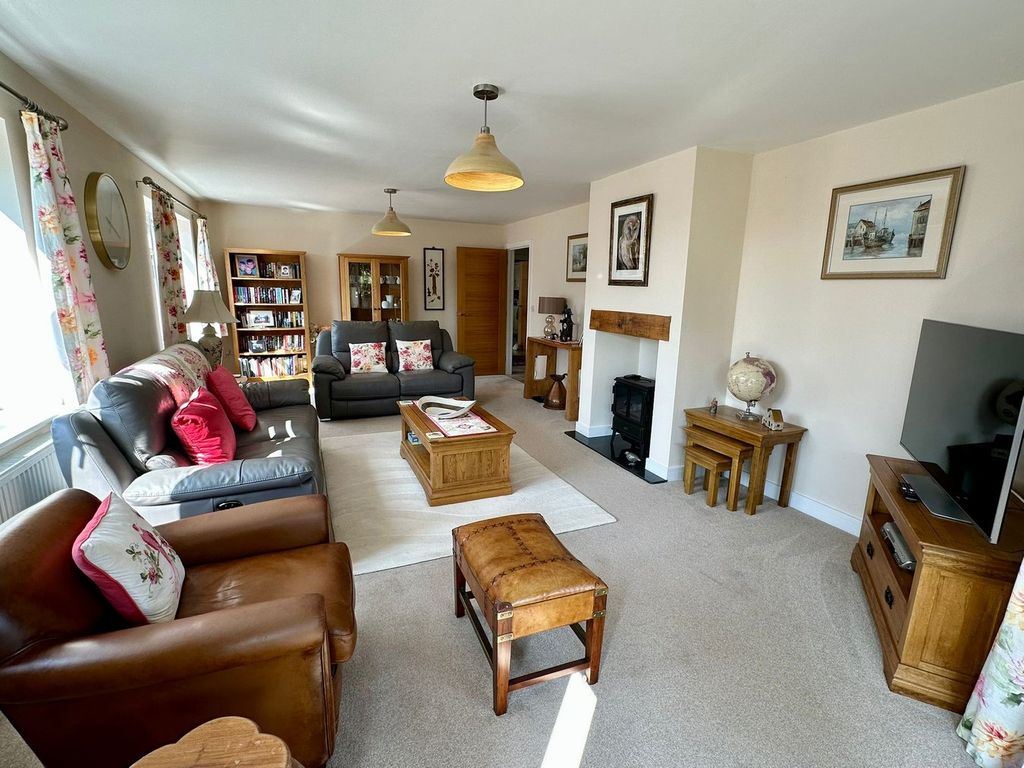 Property photo 3 of 27