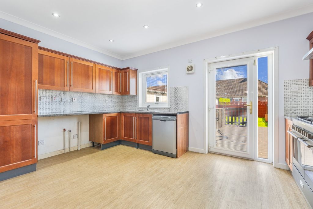 Property photo 3 of 29 Picture No. 22