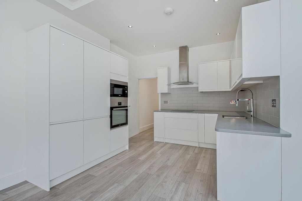Property photo 2 of 18 Kitchen