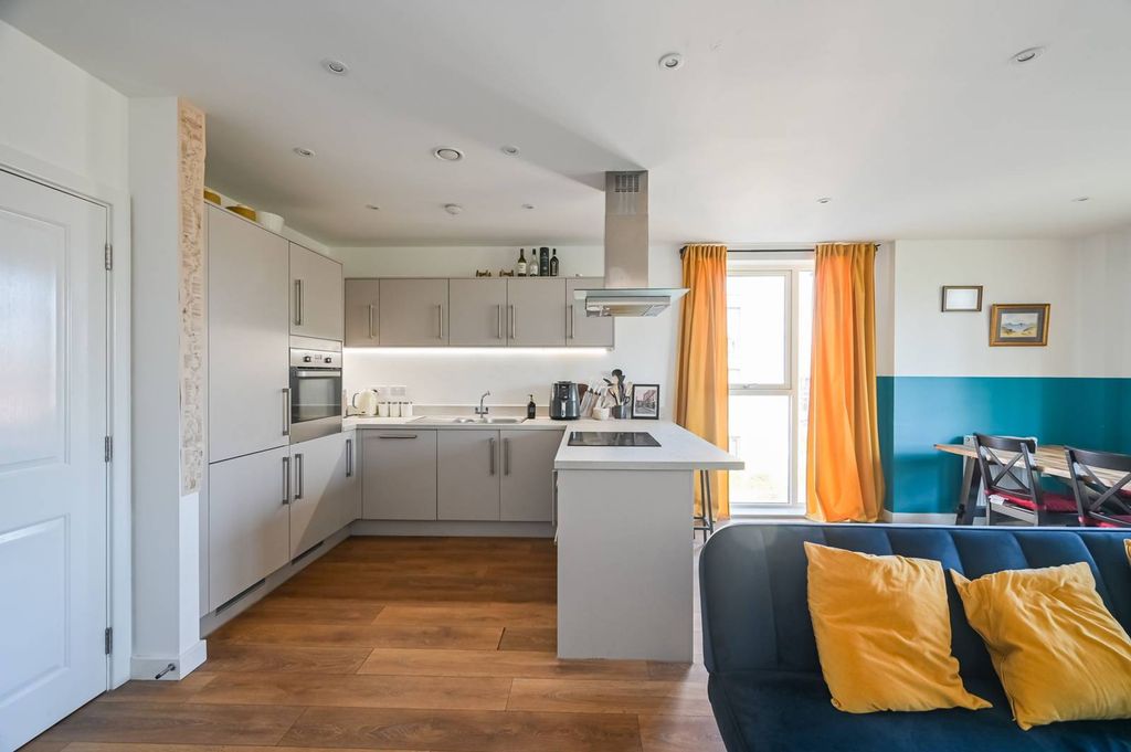 Property photo 3 of 17