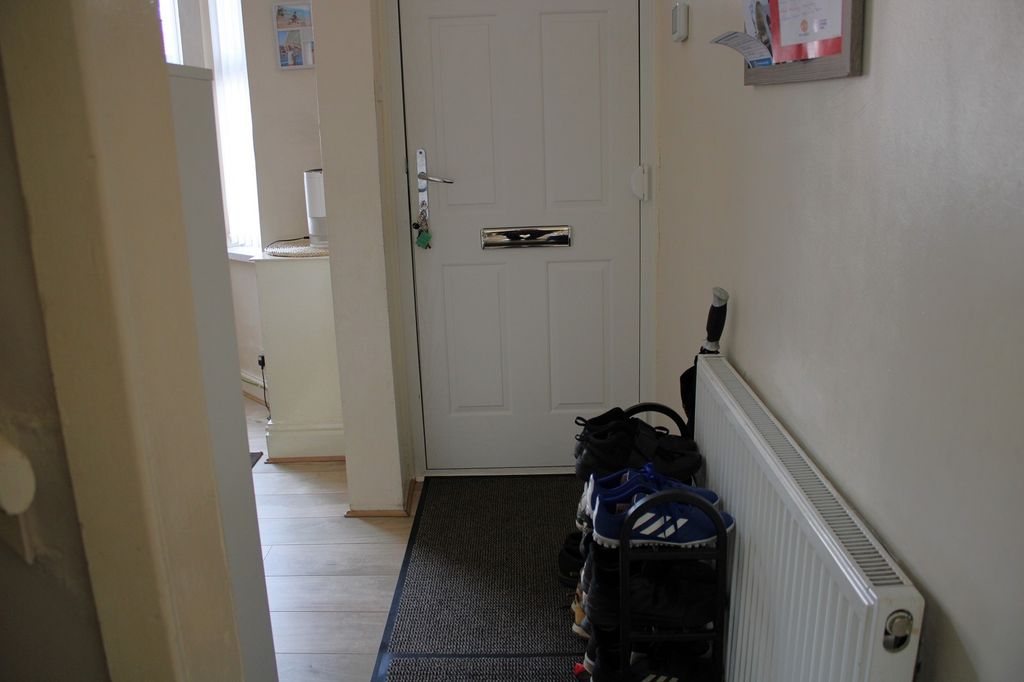 Property photo 2 of 11 Hall